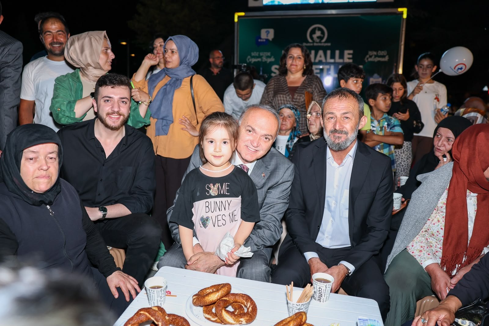 BAŞKAN ÖZLÜ MAHALLE SOHBETLERİNİ AZMİMİLLİ’DE SÜRDÜRDÜ