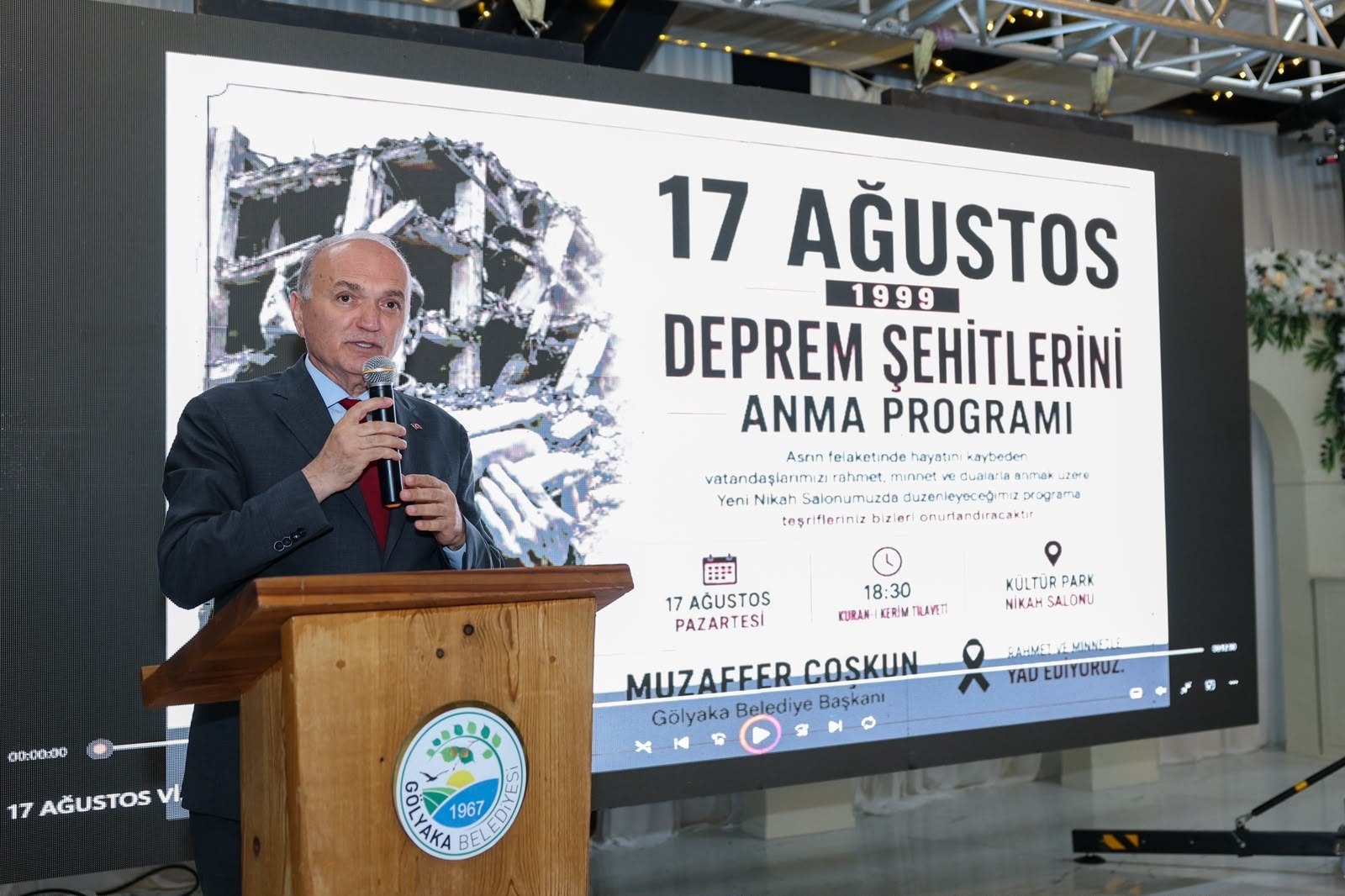 BAŞKAN ÖZLÜ DEPREM ŞEHİTLERİNİ ANMA PROGRAMINA KATILDI