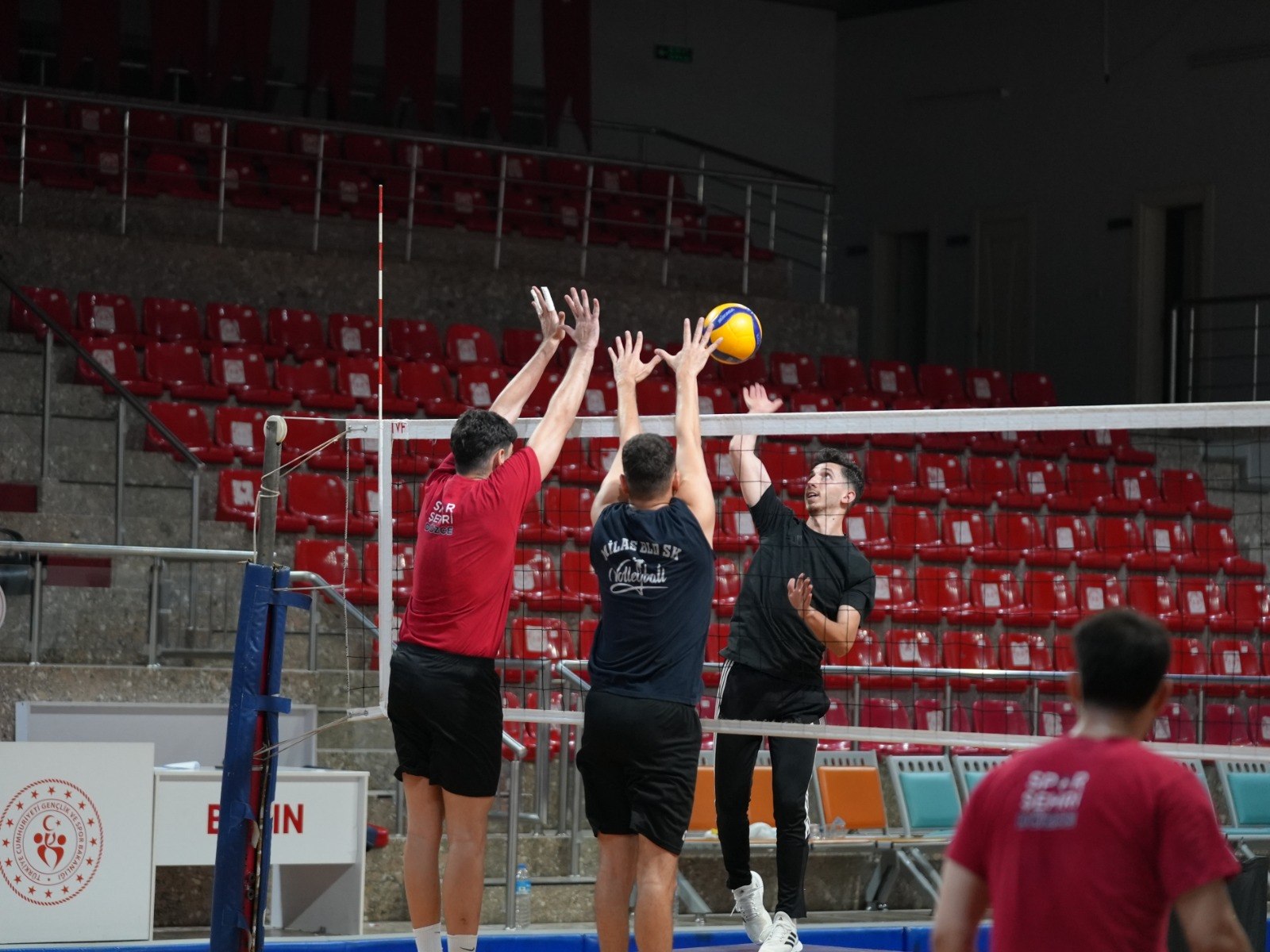 VOLEYBOL LİGİ BAŞLIYOR, KONURALP BEYLERİ PARKEYE ÇIKIYOR