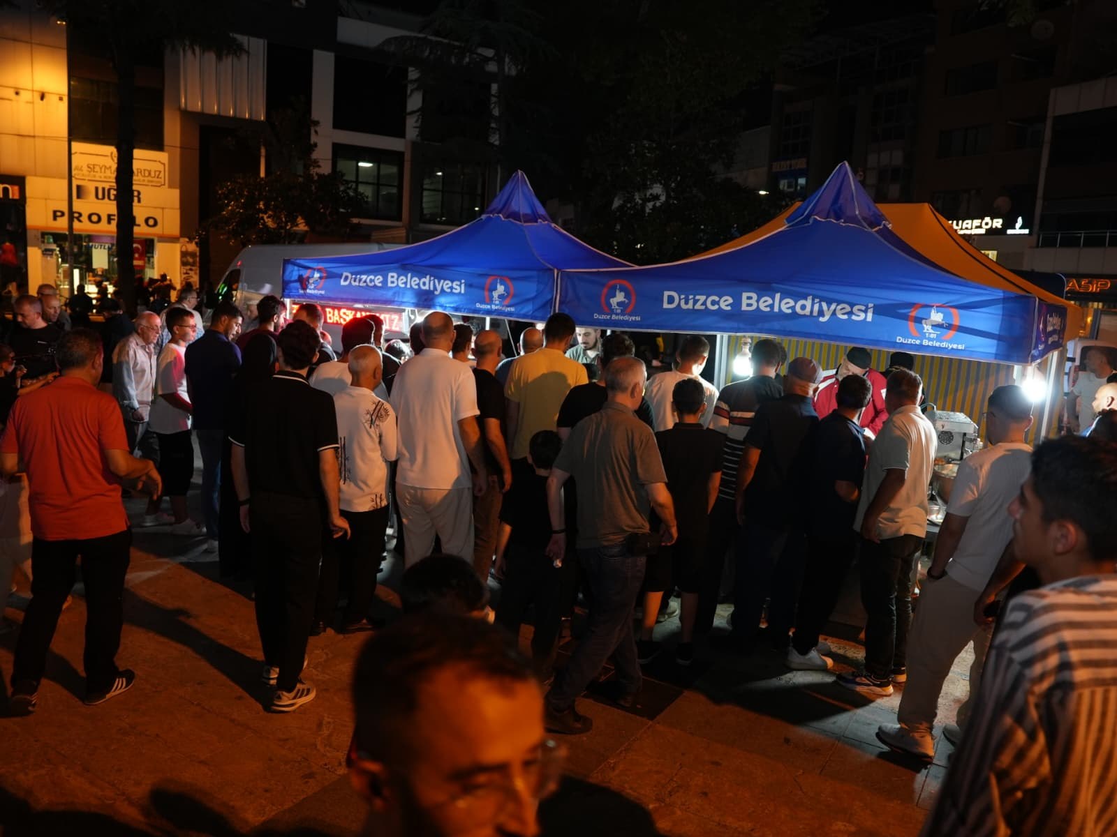 DÜZCE BELEDİYESİ’NDEN KANDİL İKRAMI