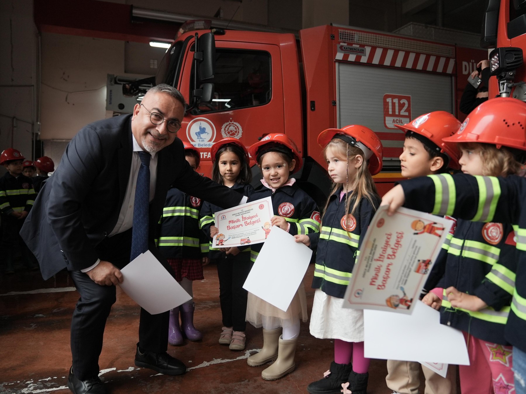 MİNİK İTFAİYECİLER GÖREV BAŞINDA