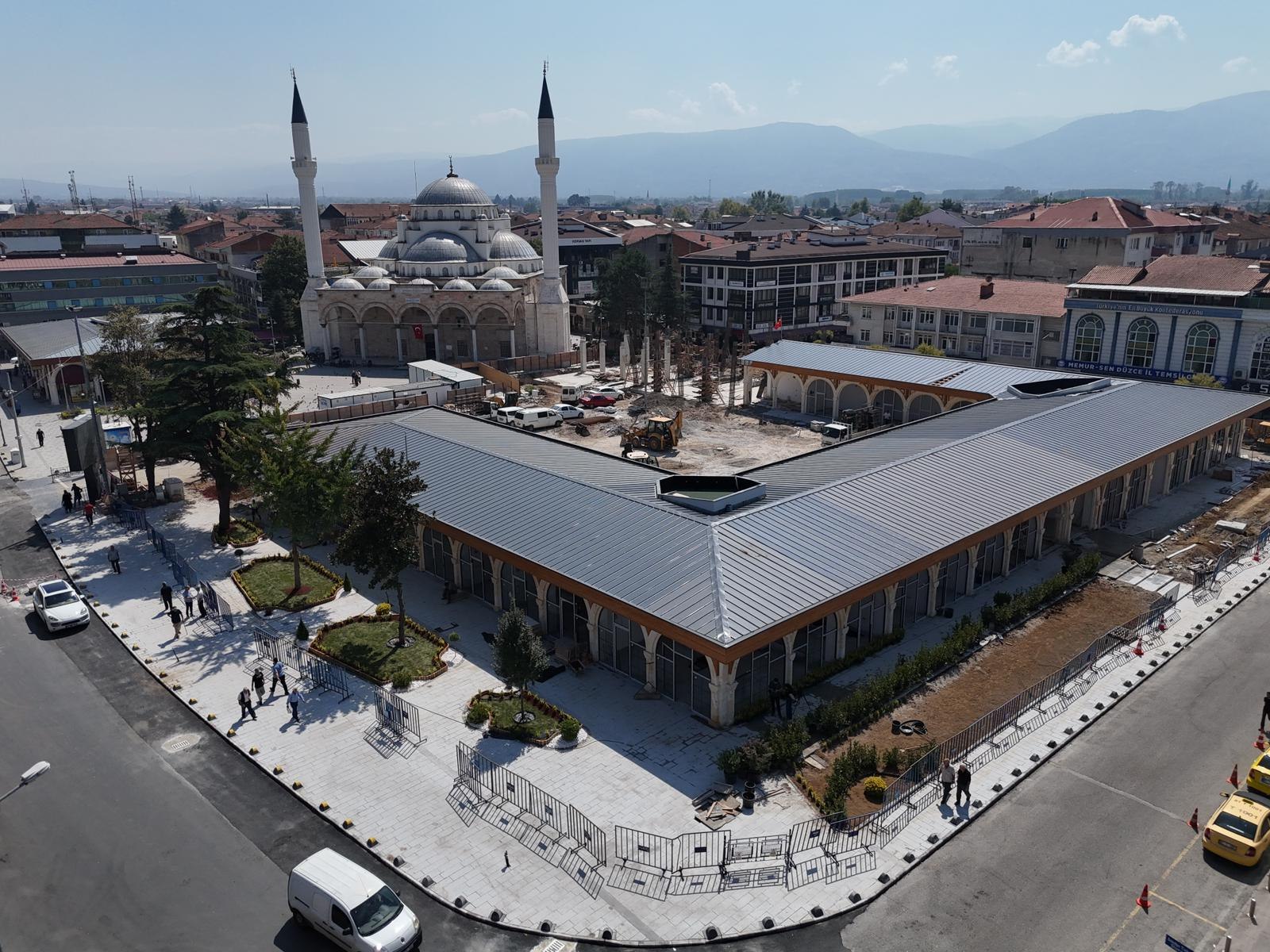 DÜZCE ŞEHİR MERKEZİNDE DÖNÜŞÜM SÜRÜYOR