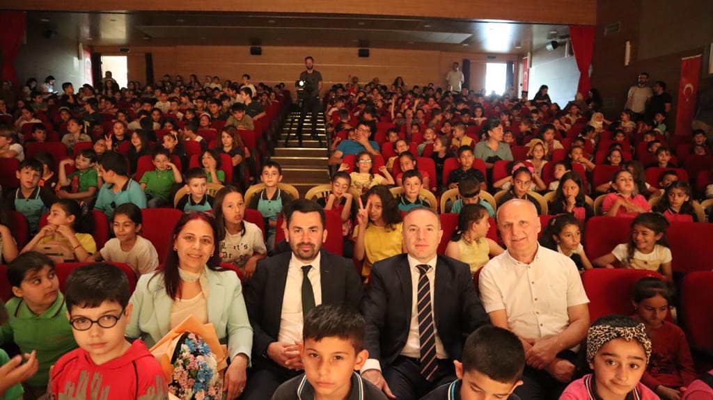 İNTERAKTİF ÇEVRE TİYATROSU SAHNELENDİ