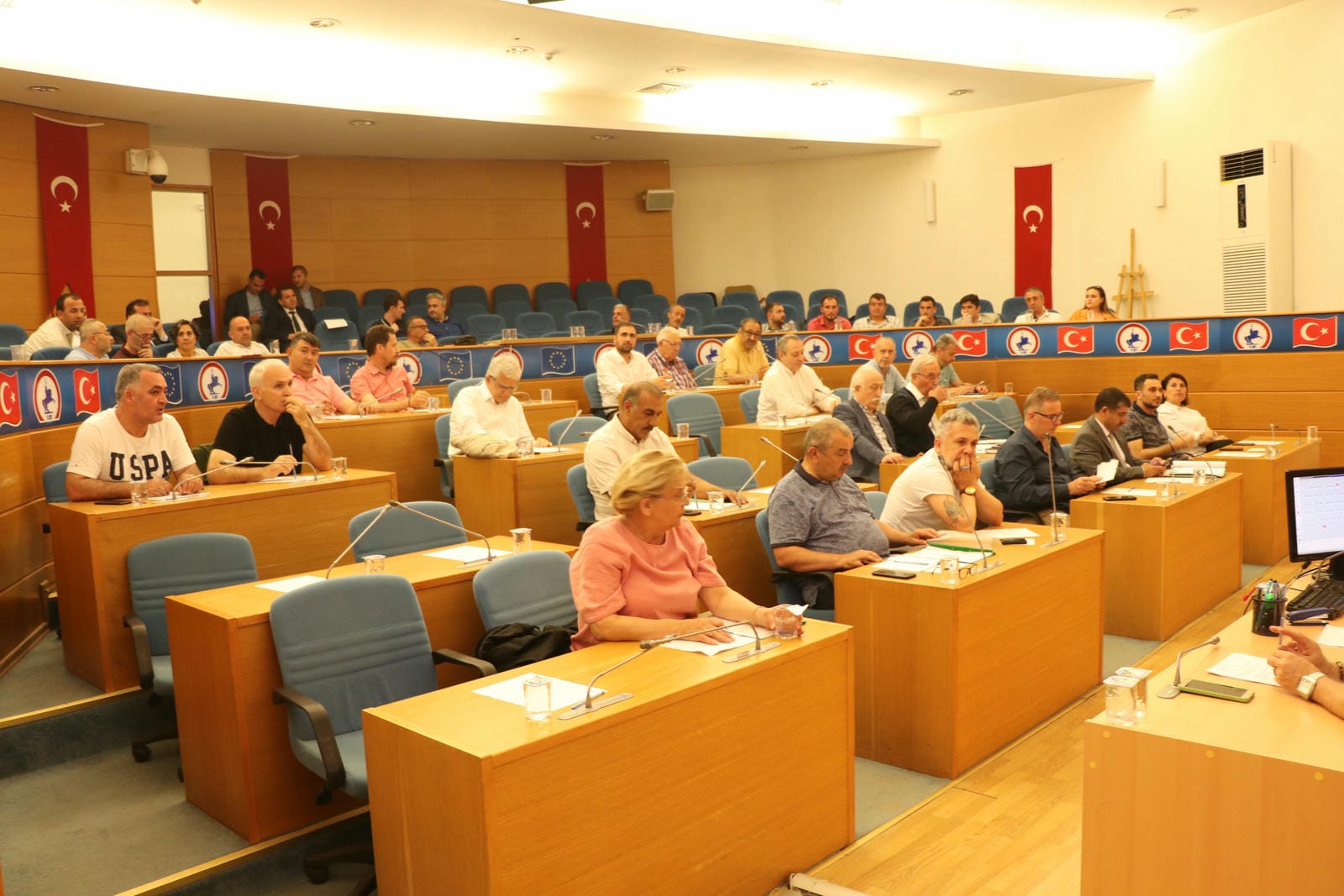 KADIN MECLİS ÜYESİNDEN TANJU ÖZCAN’A KINAMA