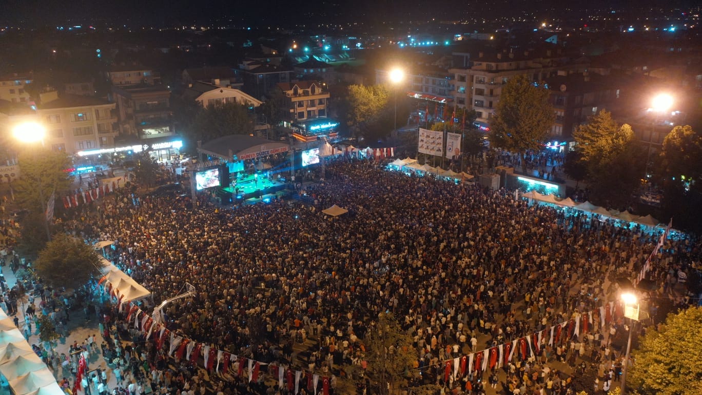 DÜZCE’DE COŞKU BİTMİYOR