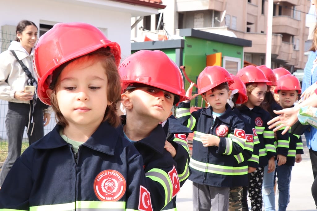 İTFAİYE MÜDÜRLÜĞÜ MİNİK MİSAFİRLERİNİ AĞIRLADI
