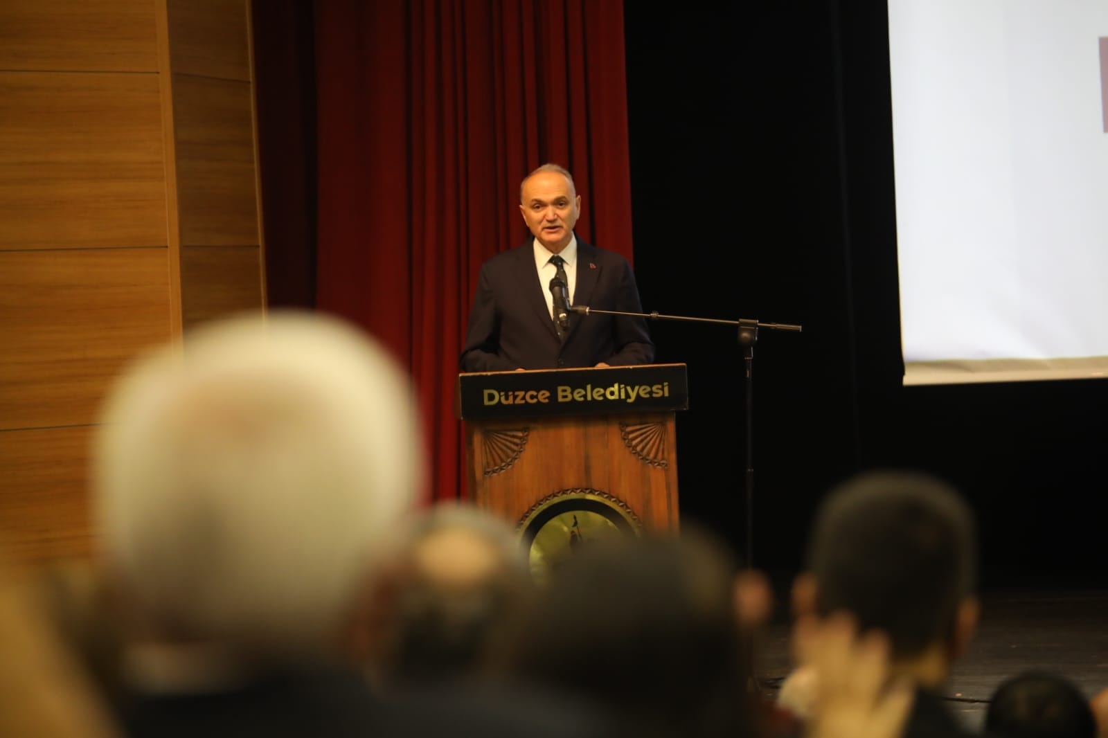 ‘ŞEHİR KİMLİĞİ’ VE ‘SOSYAL DEĞİŞME’ BAŞLIKLARI DEĞERLENDİRİLDİ