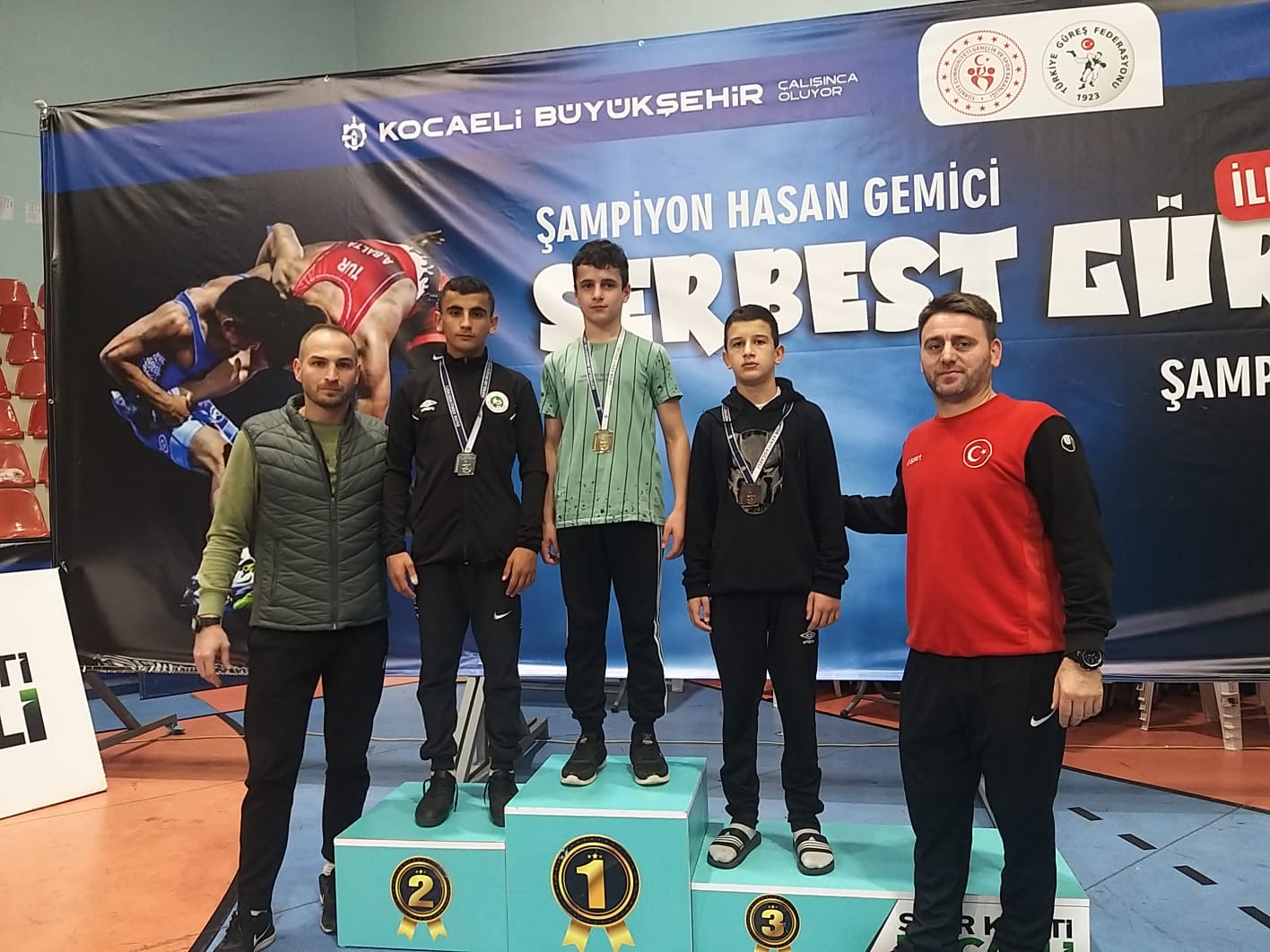SERBEST GÜREŞ TURNUVASINA DÜZCE DAMGASI