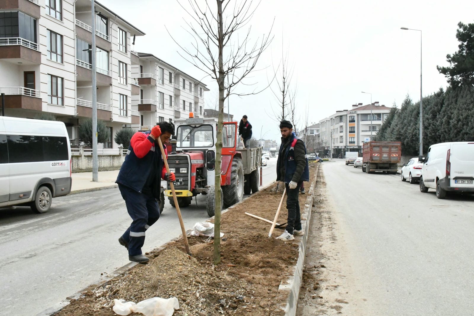 BELEDİYE ÇALIŞIYOR DÜZCE GÜZELLEŞİYOR