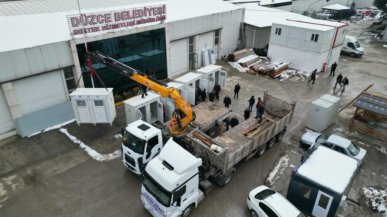 38 SAATTE ÜRETİLEN TUVALET VE LAVABOLAR YOLA ÇIKTI