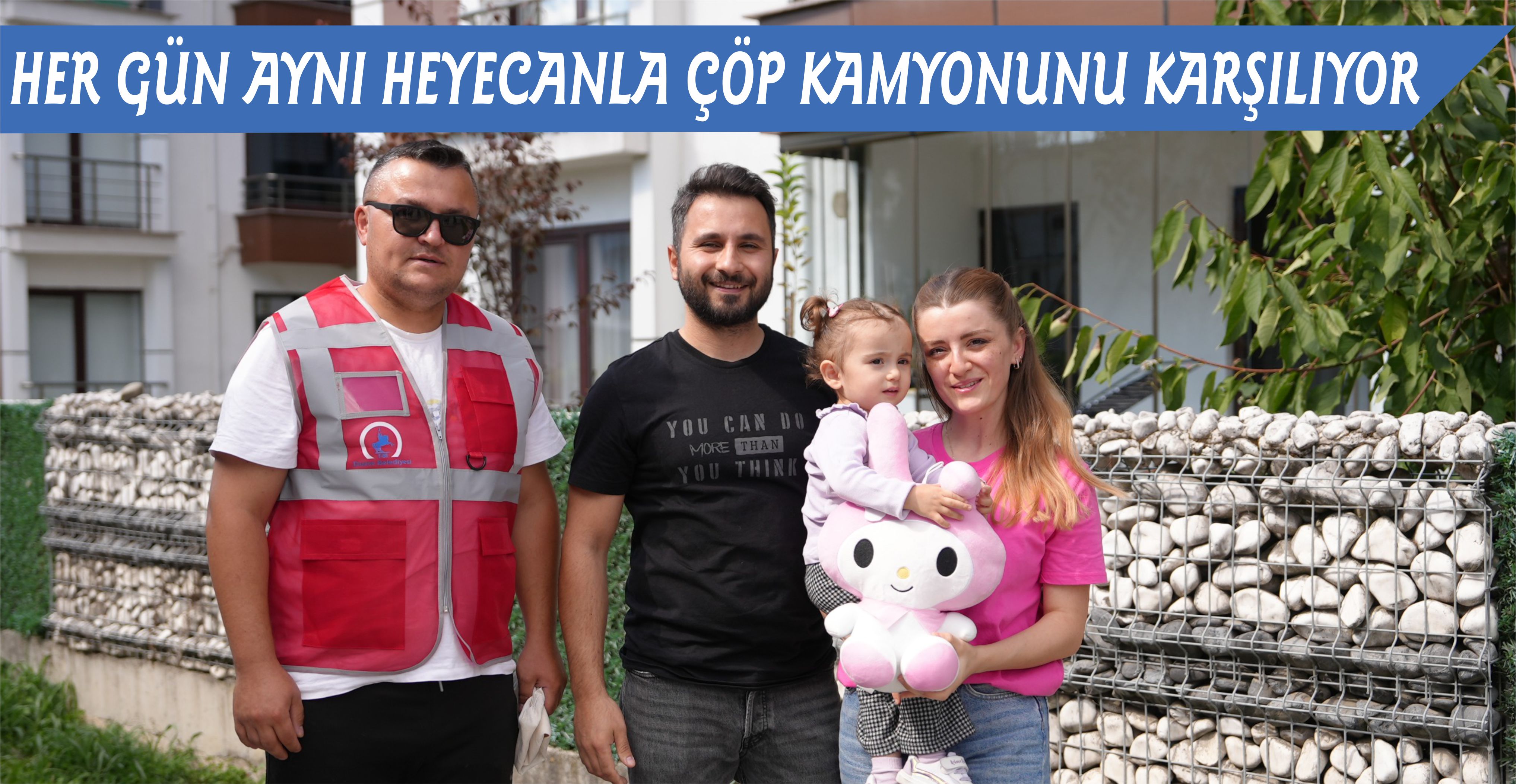HER GÜN AYNI HEYECANLA ÇÖP KAMYONUNU KARŞILIYOR
