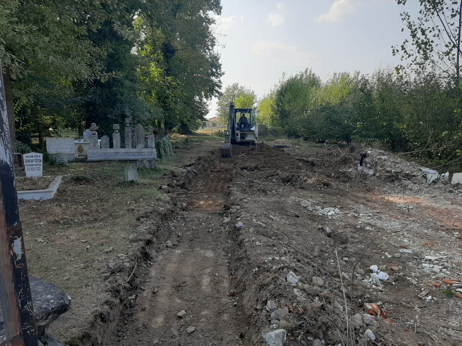 MEZARLIKLAR KORUMA ALTINA ALINIYOR