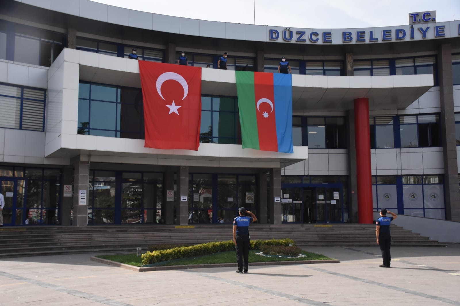 AZERBAYCAN’A BAYRAKLI DESTEK