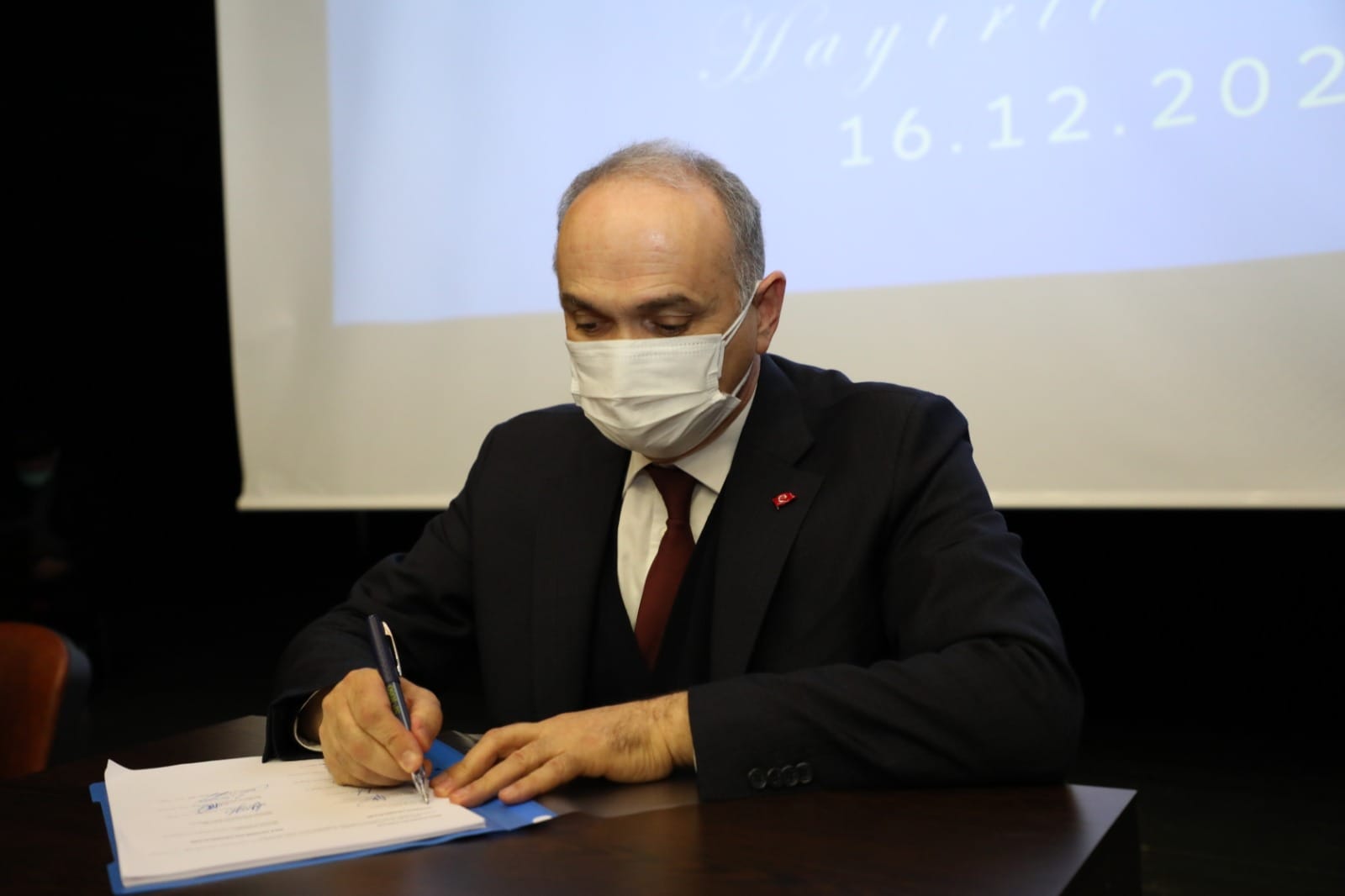 BAŞKAN ÖZLÜ EMEKÇİNİN HAKKINI VERDİ