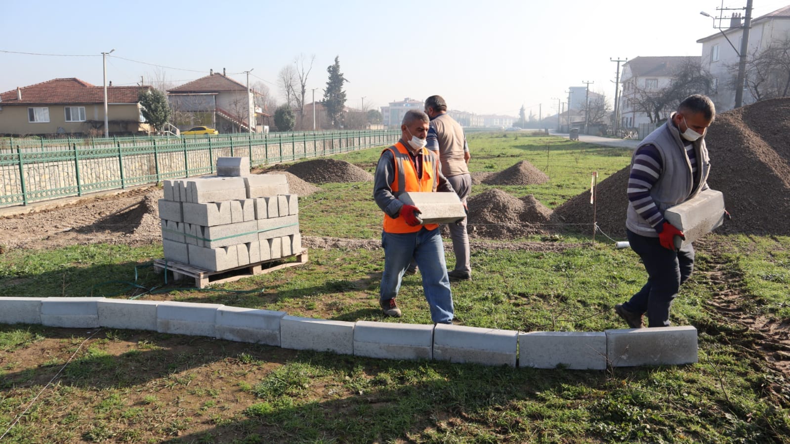 MAHALLELİ İSTEDİ BELEDİYE YAPIYOR