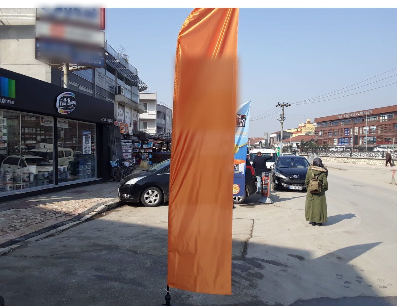 YOL VE KALDIRIM İŞGALİNE GEÇİT YOK