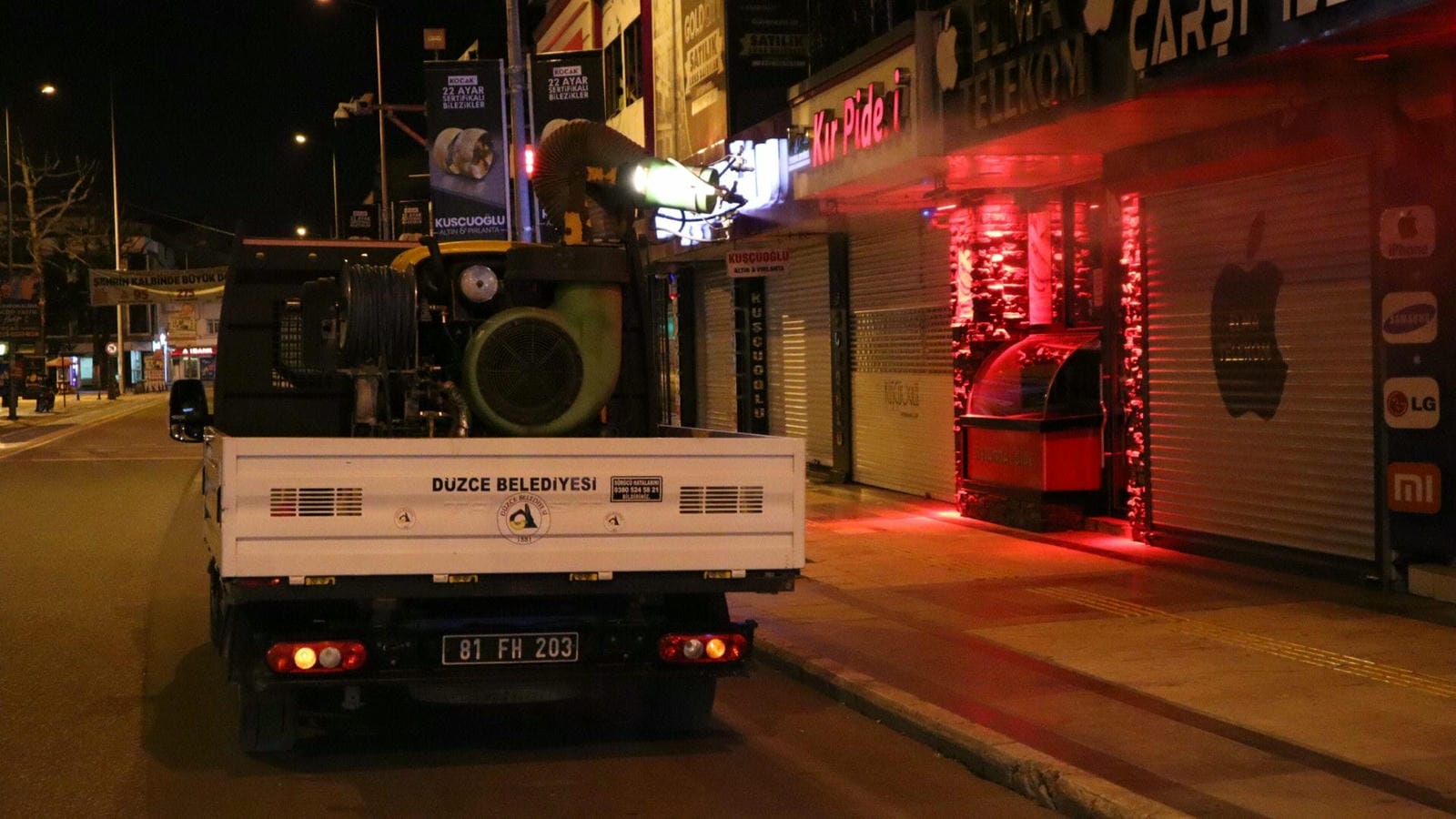 BELEDİYE MEYDANI, BANKA ATM’LERİ VE HASTANE İLAÇLANDI