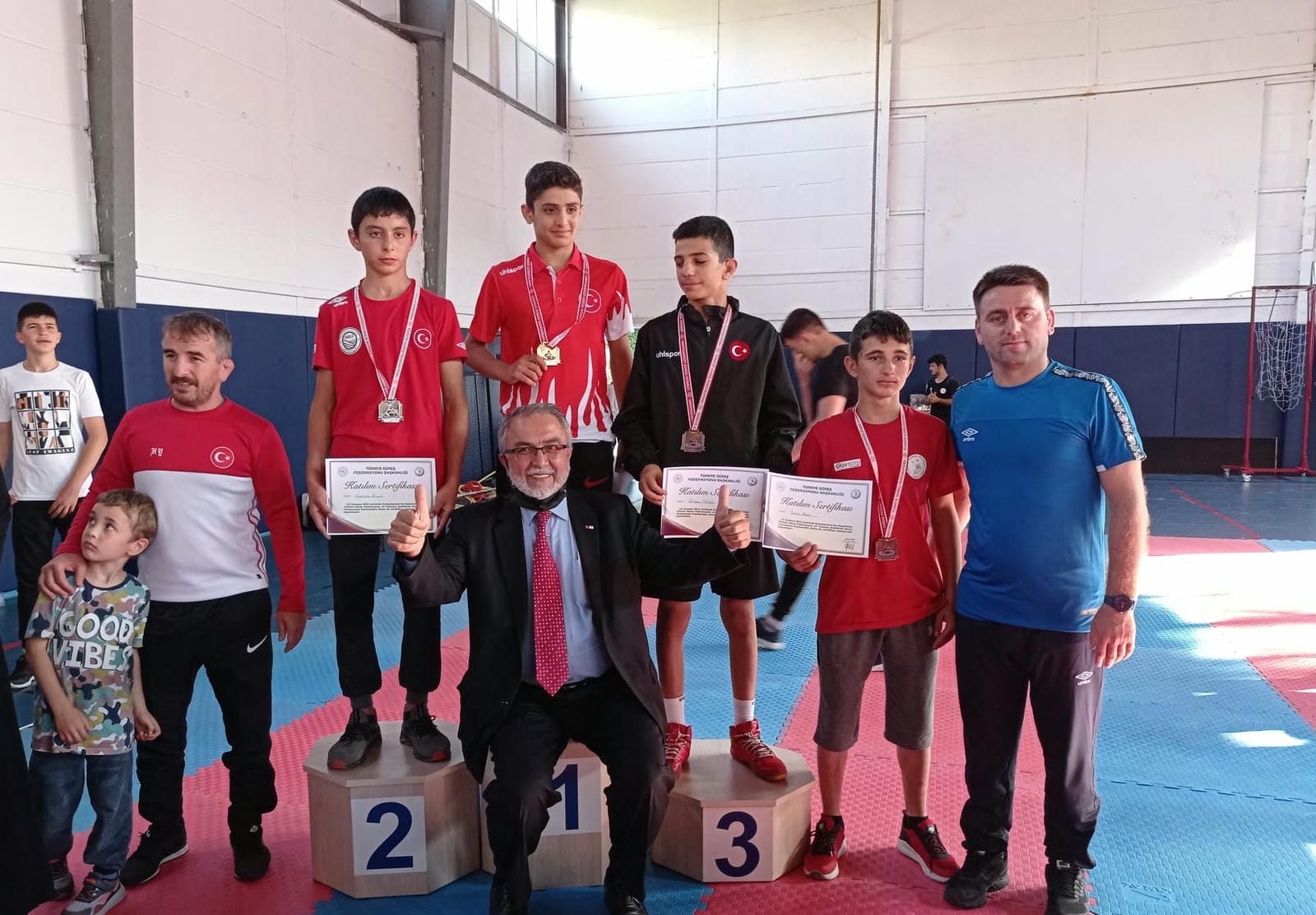 10 MADALYA İLE DÜZCE’YE DÖNDÜLER