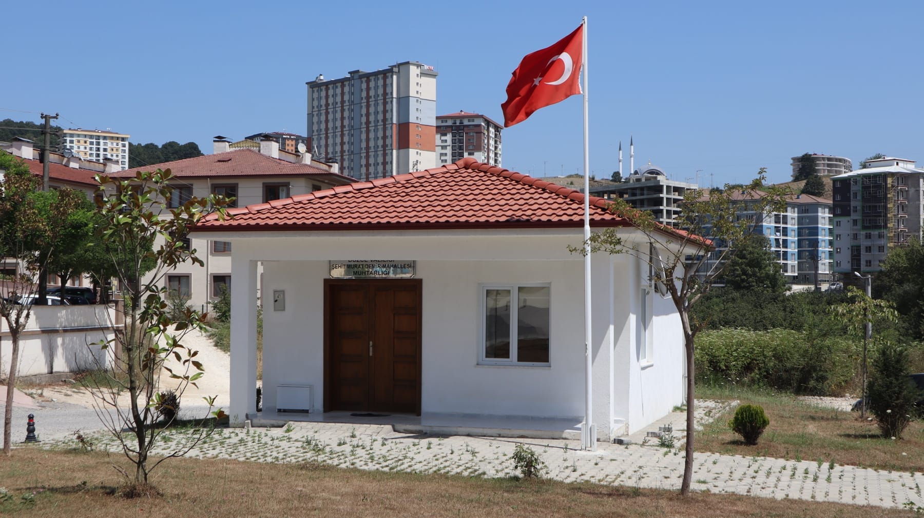 DÜZCE BELEDİYESİ MUHTARLARIN YANINDA