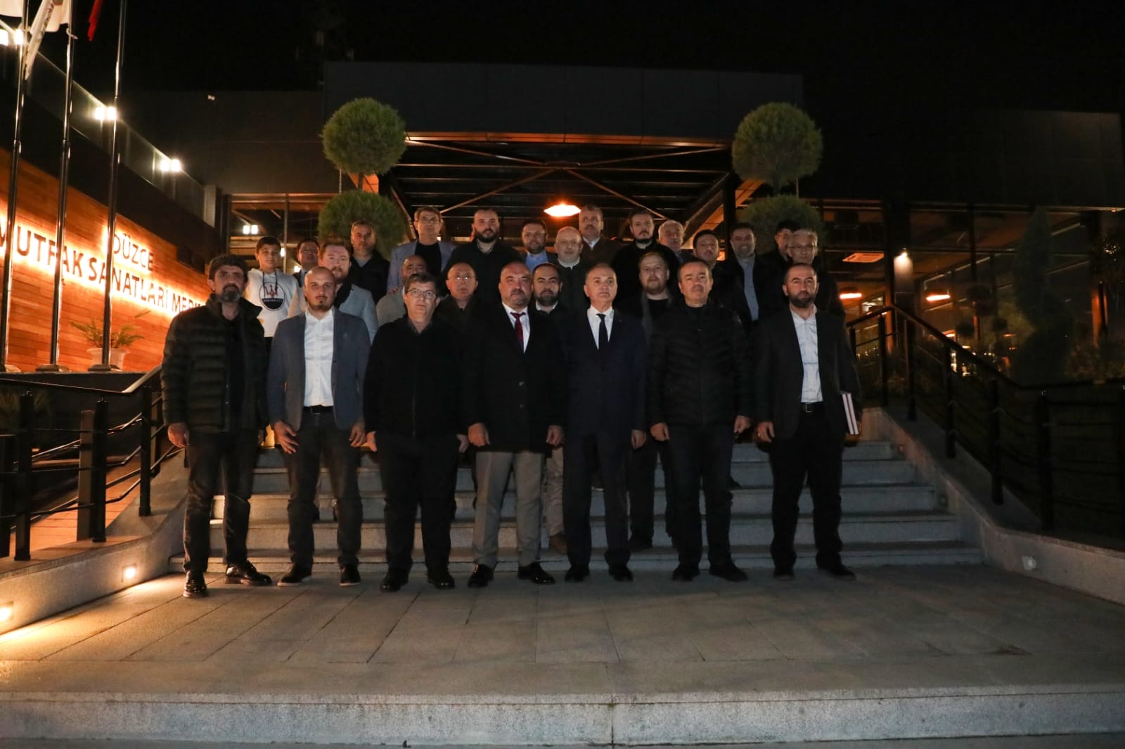 ÖZLÜ, İŞ İNSANLARIYLA BİR ARAYA GELDİ