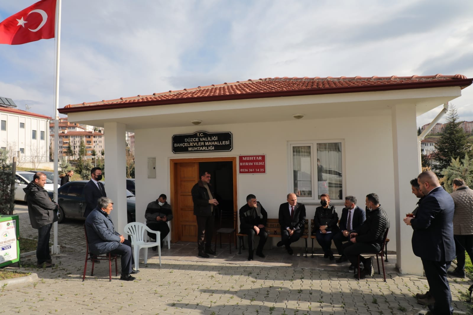 BAŞKAN ÖZLÜ, MAHALLELERİ OTOBÜSLE GEZDİ