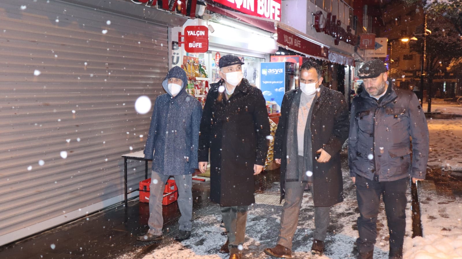 KAR TEMİZLİĞİ HER YERDE SÜRECEK