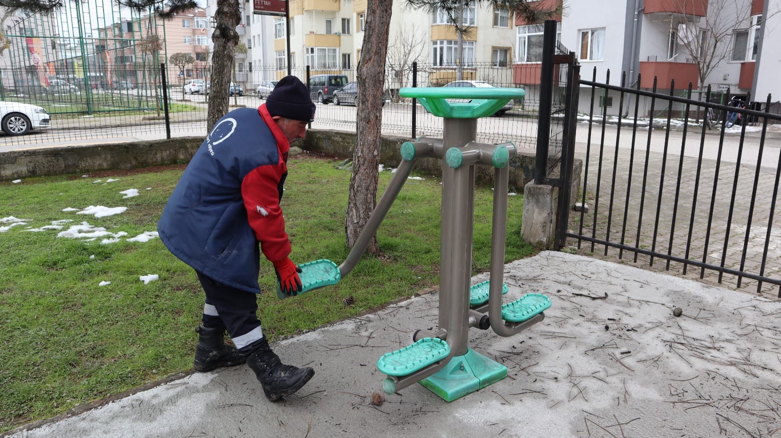 DÜZCE’DE PARKLAR BAKIMA ALINDI