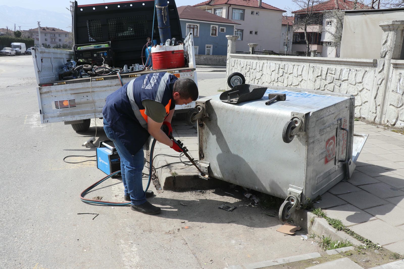 ÇÖP KONTEYNERLARI BAKIMA ALINDI