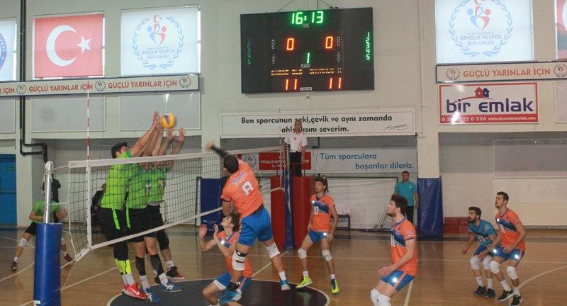 VOLEYBOL TAKIMI BURSA'YA BİLENİYOR