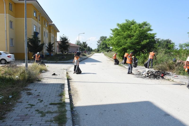 ÇAMKÖY MAHALLESİ TEMİZLENİYOR