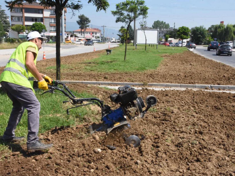 YENİ KAVŞAKTA PEYZAJ ÇALIŞMASI YAPILIYOR