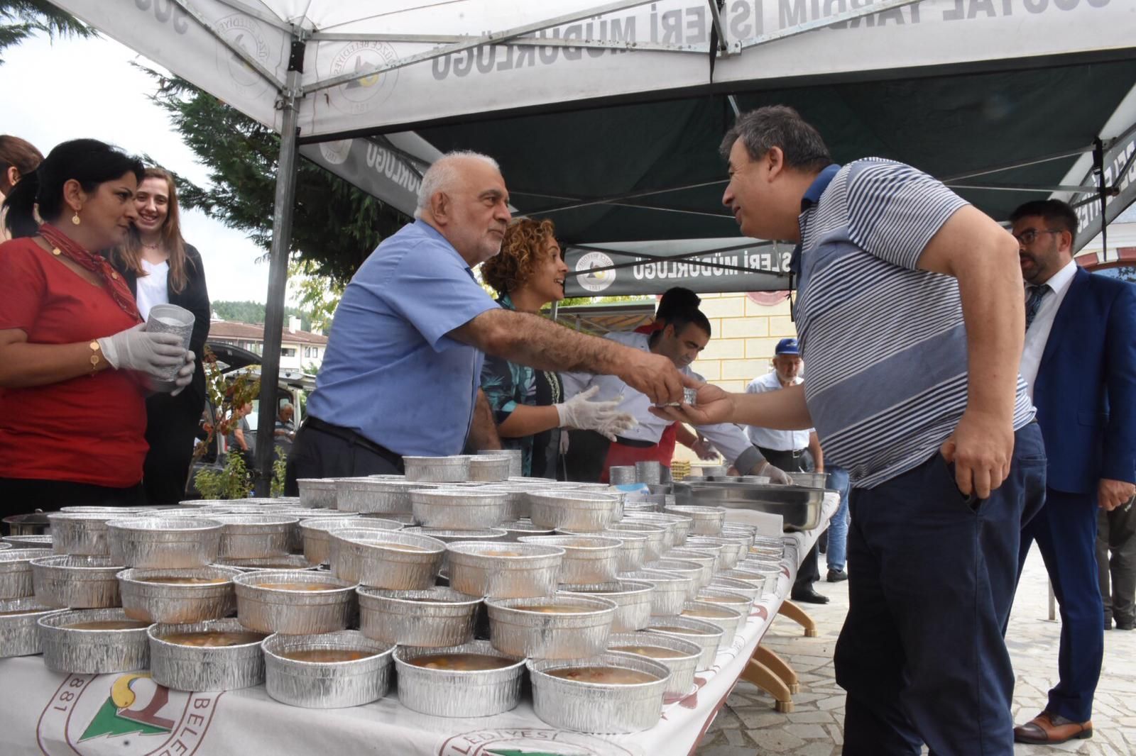 “1000 KİŞİLİK AŞURE DAĞITILDI”