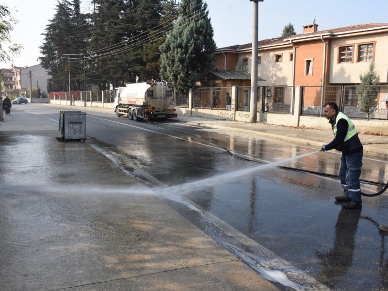 CADDE VE KALDIRIMLAR YIKANIYOR