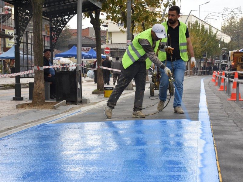 İSTANBUL CADDESİ YENİ YÜZÜNE KAVUŞUYOR