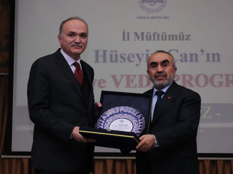 DÜZCE İL MÜFTÜSÜ HÜSEYİN CAN'A VEDA PROGRAMI DÜZENLENDİ