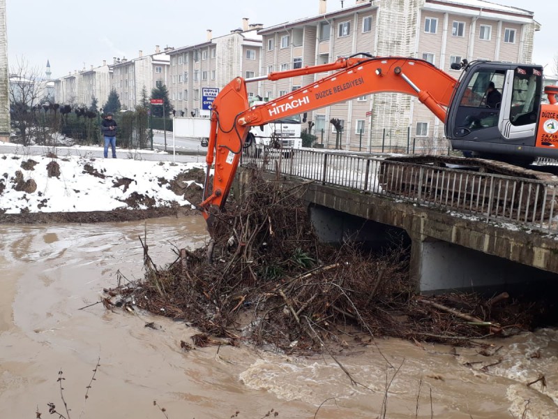 KARACA DERESİNDE TEMİZLİK YAPILDI